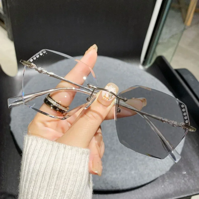 

Frameless Diamond Studded Color Changing Myopia Glasses Fashion Oversized Frame Photochromic Eyewear Utral Ight Minus Eyeglasses