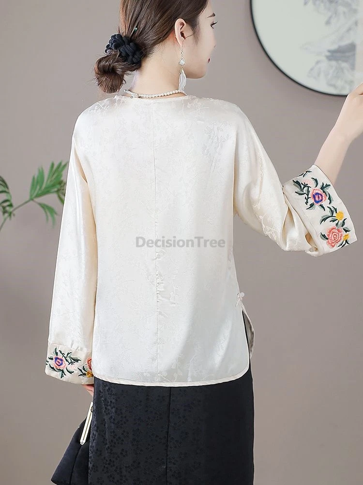 بلوزة تشيباو أنيقة ومزاجية لطيفة على الطراز الصيني لعام 2025، بلوزة مطرزة برقبة دائرية محسنة، بلوزة نسائية كلاسيكية #2