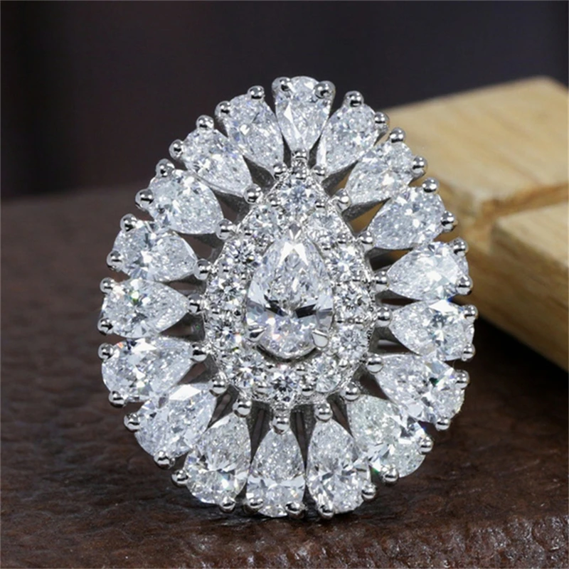 

RandH Solid 14K Gold 6*4mm Pear Cut Moissanite Luxury Halo Flower Rings For Women Crown Vintage Antique Ring For Dinner Party