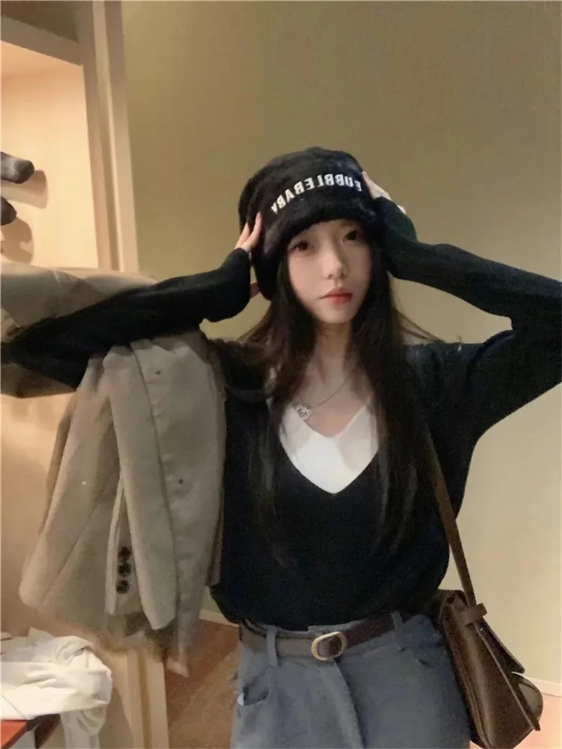 2023 Soft and Glutinous Skin Friendly V-Neck Fake Two Piece Long Sleeve Knitted Shirt for Female Minority Autumn Double Layer Ne