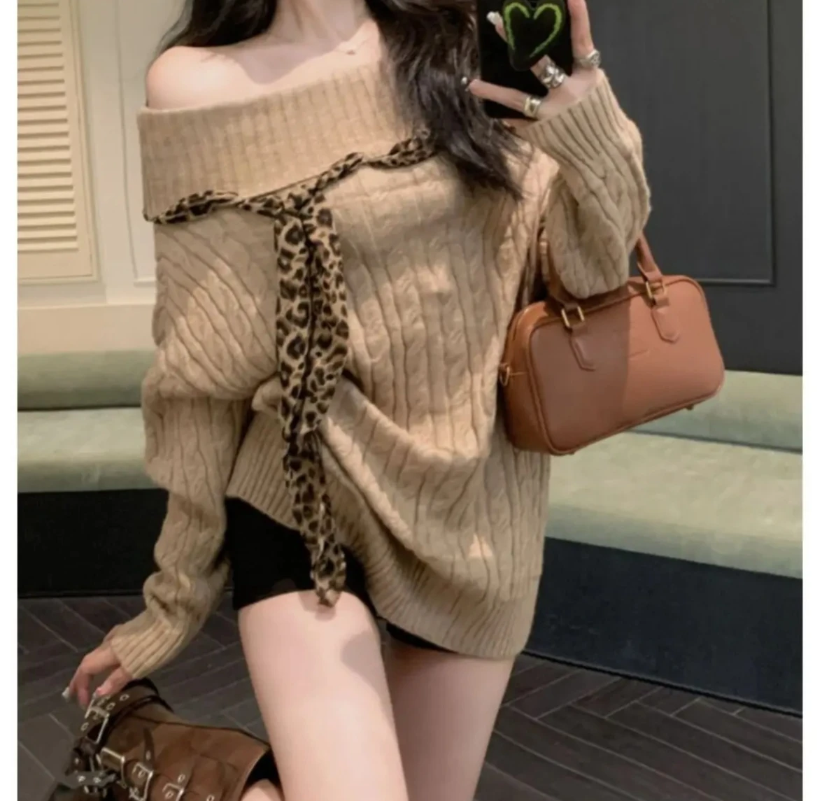 Ropa Otoño Invierno estampado de leopardo lazo fuera del hombro cuello suéter de manga larga mujer Top frito longitud media
