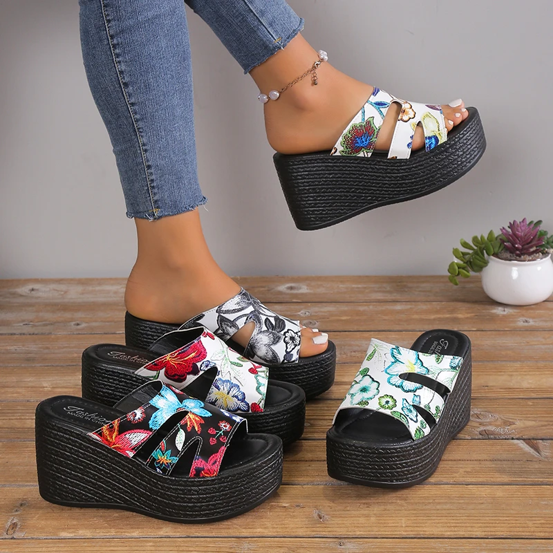 Wedge Lightweight Women 2024 Slip on Summer Fashion Flower Women Slippers Outdoor Platform Beach Shoes Big Size Slides Women