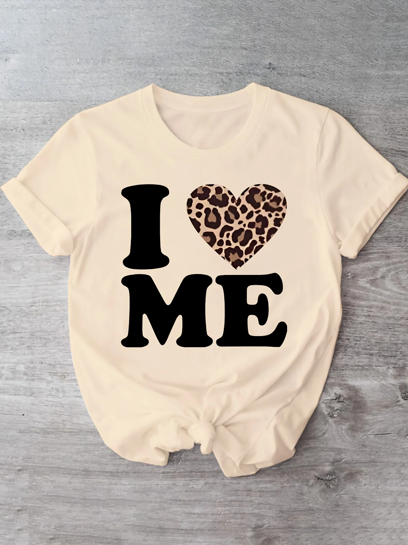 Dames I Me T-shirt met luipaardhartprint Casual Comfortabel T-shirt met ronde hals en korte mouwen Perfect voor casual kleding Trendy casual