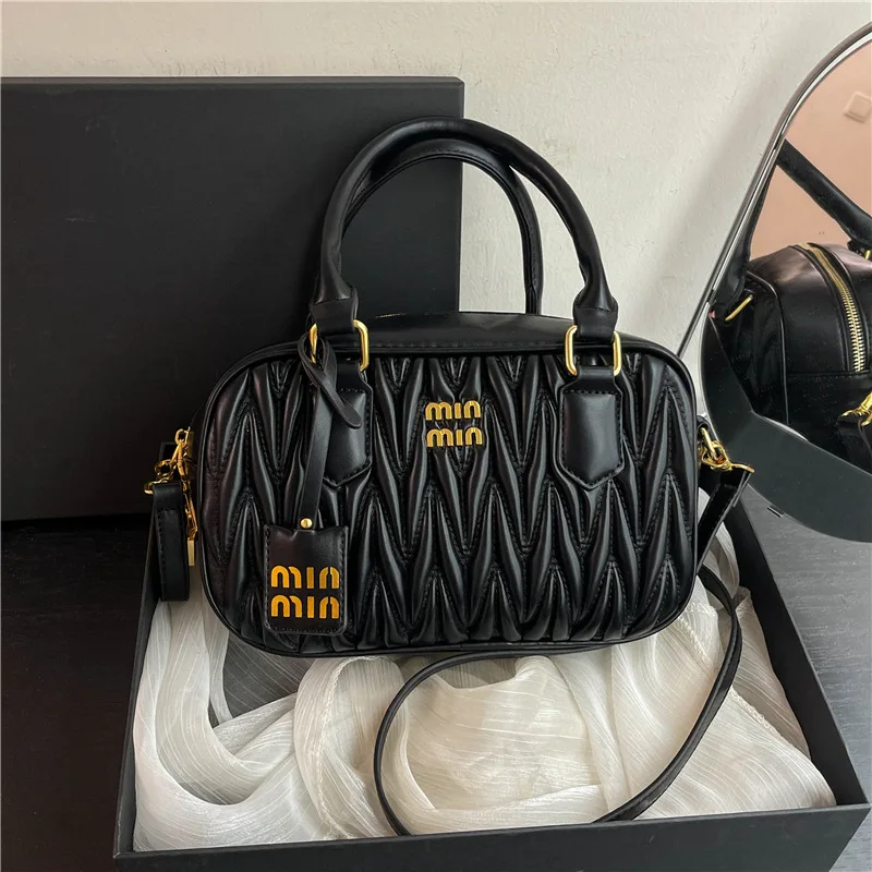 

2025 Trendy Quilted Handbag | Designer Crossbody Purse | Spacious Bowling Bag | Elegant Streetwear Accessory