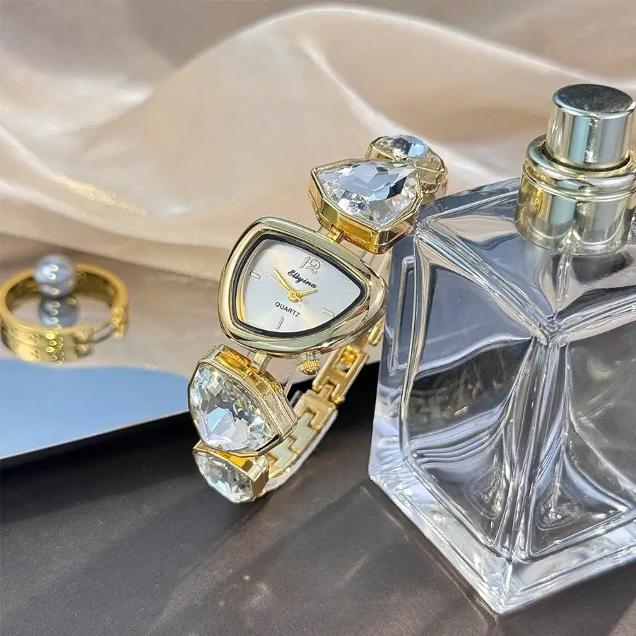 

Женские кварцевые часы с асимметричным корпусом из сплава и стразами