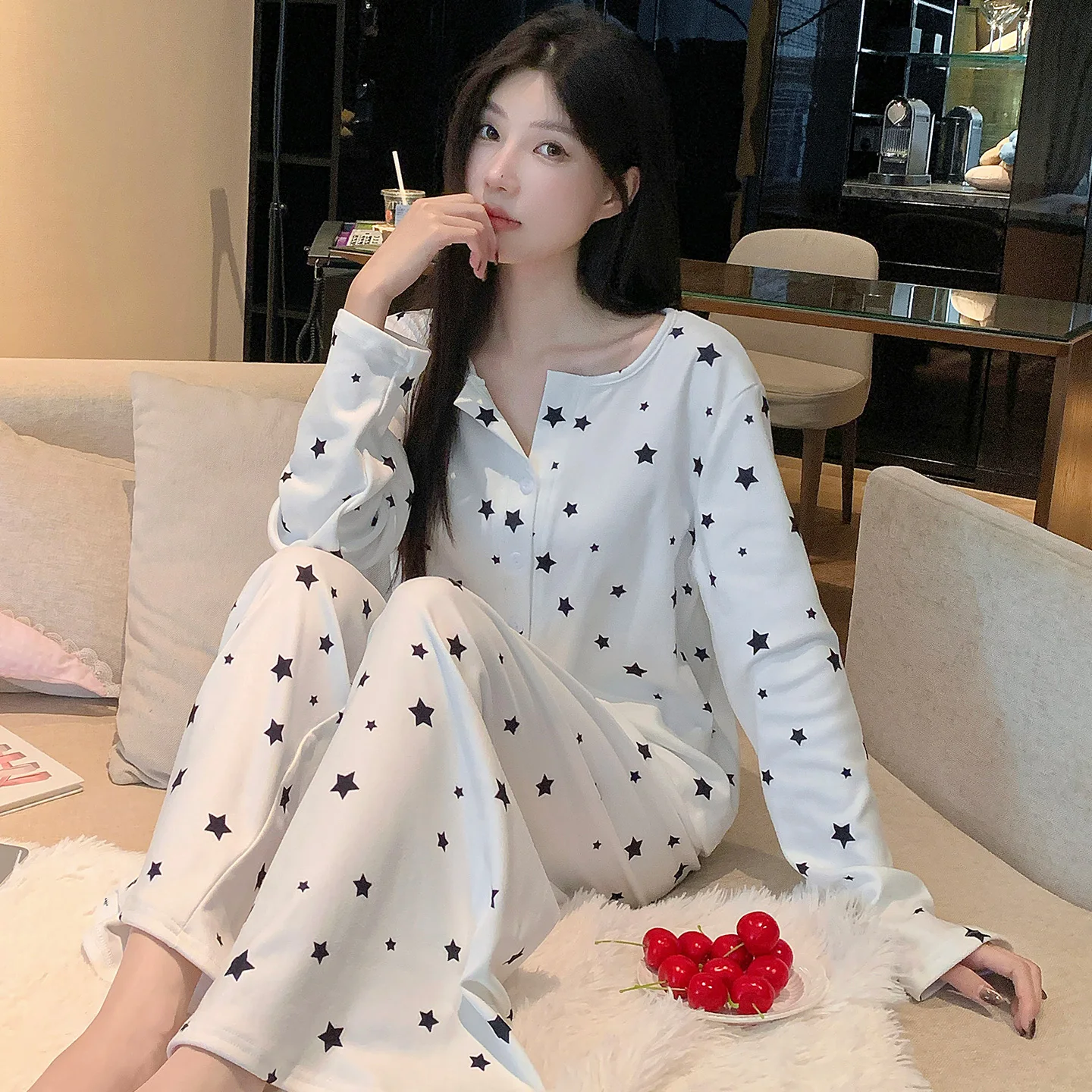 

Комплекты пижам красного и черного цвета для женщин, летний комплект из ледяного шелка с вишневым принтом, ультратонкие женские пижамы, охлаждающие, легкие, впитывающие влагу