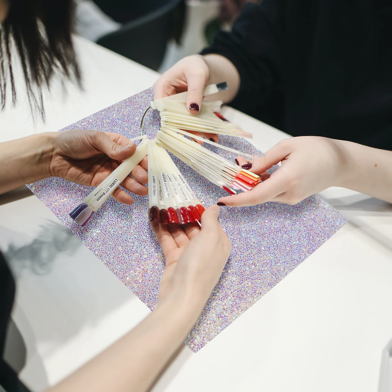 Autocollants en diamant, tapis de coussin à paillettes pour ongles, protège les déversements de maquillage de vanité, décoration de bureau à la mode, outils pour ongles