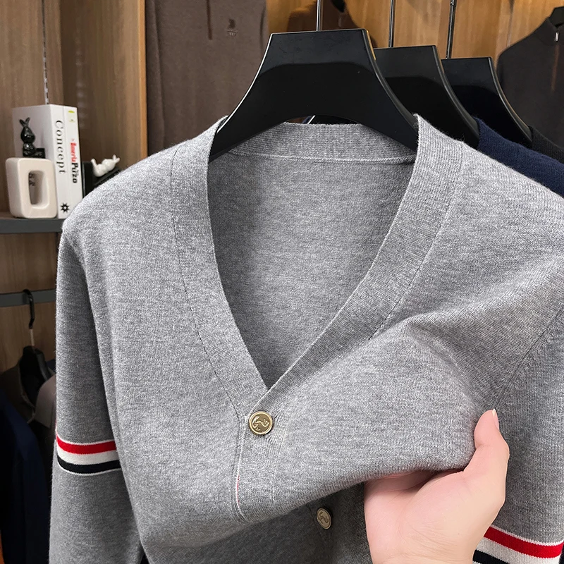Herbst Winter Neue Strick-Strickjacke Mode Hochwertiges Klassisches Streifendesign Herren V-Ausschnitt Luxusmarke Business Casual Pullover Mantel – Detail 6