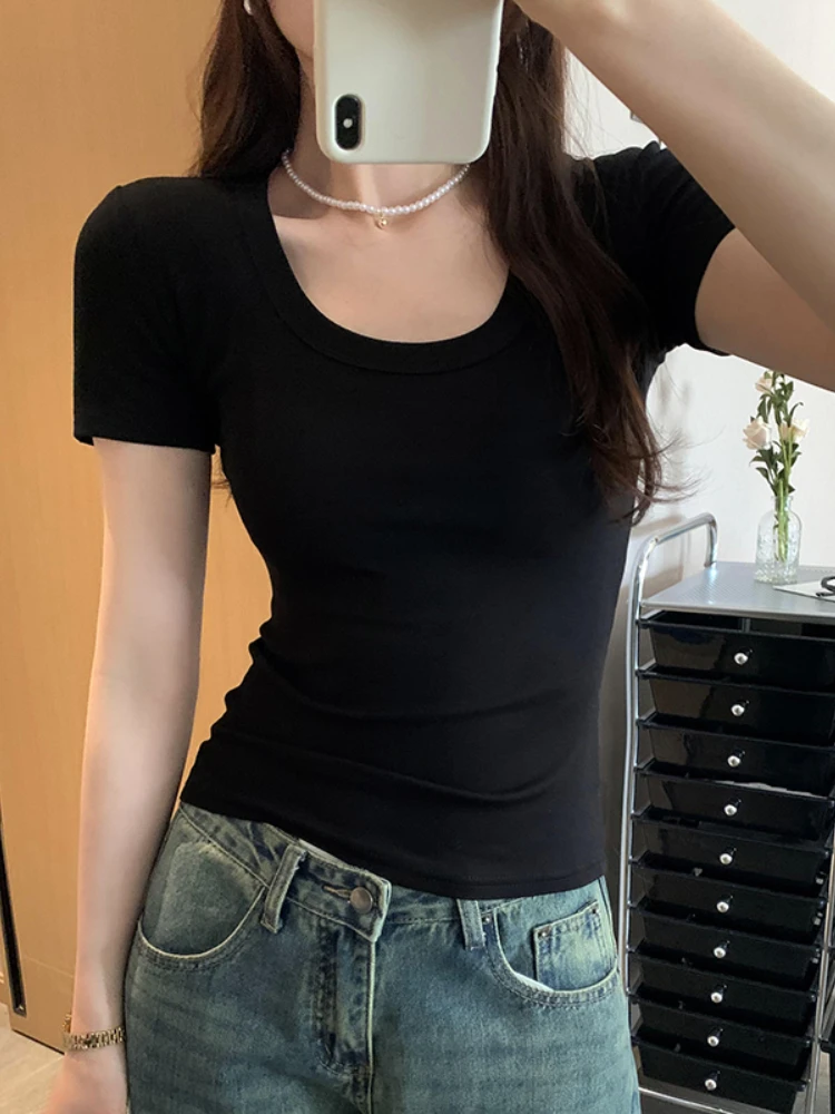 Abbigliamento donna T-shirt slim a maniche corte Top slim fit T-shirt tubino lavorata a maglia con scollo a U femminile Street Wear Sex Sporty 2025 Y2K