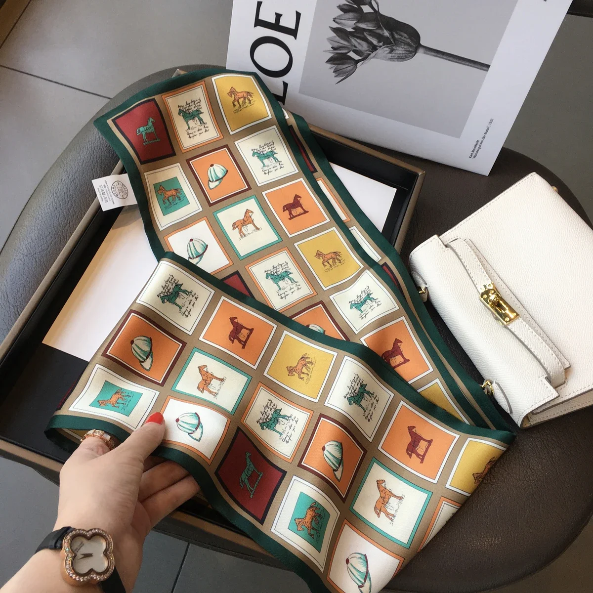 

Luxury Designer Brand 스카프 2023 New High Quality Fashion Classic Silk Scarf for Women Long Ribbon Scarf Hot Sale Pañuelos De Seda