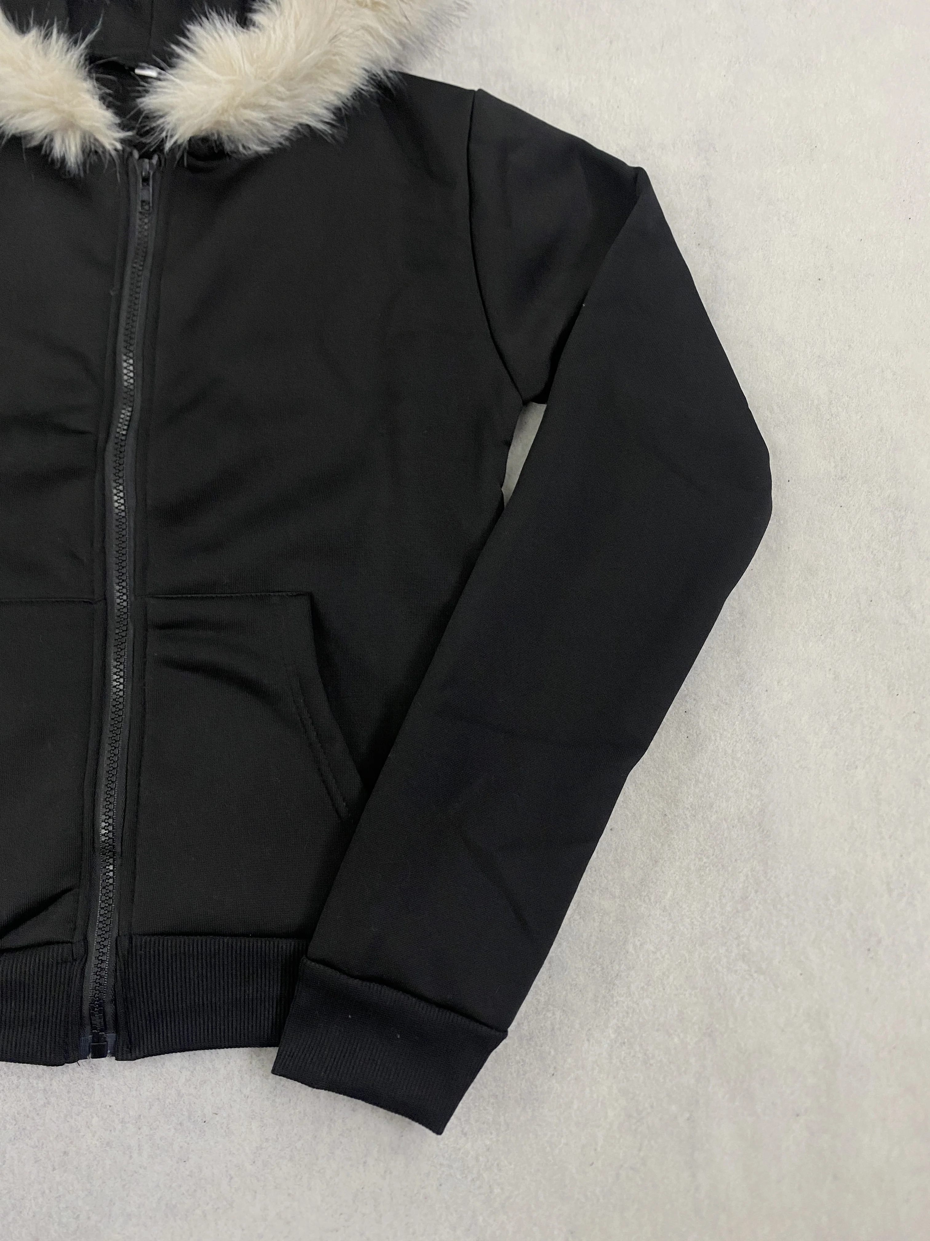 Herbst-/Wintermode, lässiger Damen-Hoodie, mit Pelzkragen, schlichte Farbe, Y2K-Retro-Design, kurzer, figurbetonter Hoodie im High-Street-Stil für einen trendigen Look. – Detail 6