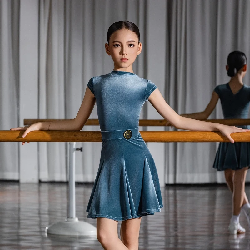 Traje dividido de terciopelo azul, ropa de regulación de competición de baile latino, trajes de actuación para niñas, ropa de baile latino de Tango DN21635