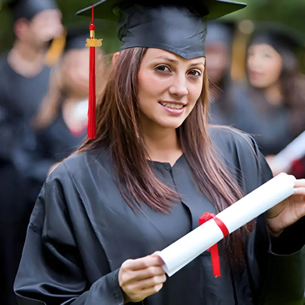 Chwost do toga absolwenta 40 cm z zawieszką z datą 2025, jednolity kolor, długość 40 cm, chwost do toga absolwenta, magistra, licencjata, na sezon absolwencyjny.