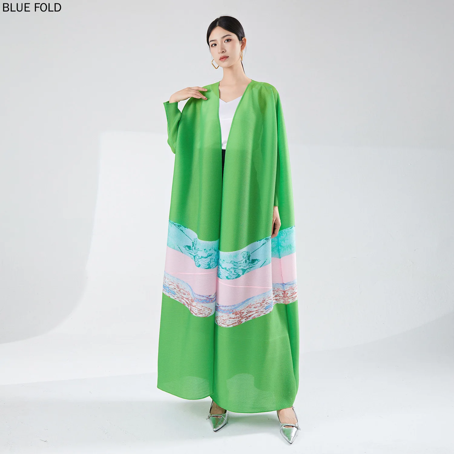 

Women's Miyake Robe, Middle Eastern Muslim Clothing, Fashion Elegant Loose Large Size Printed Cardigan PLEATS