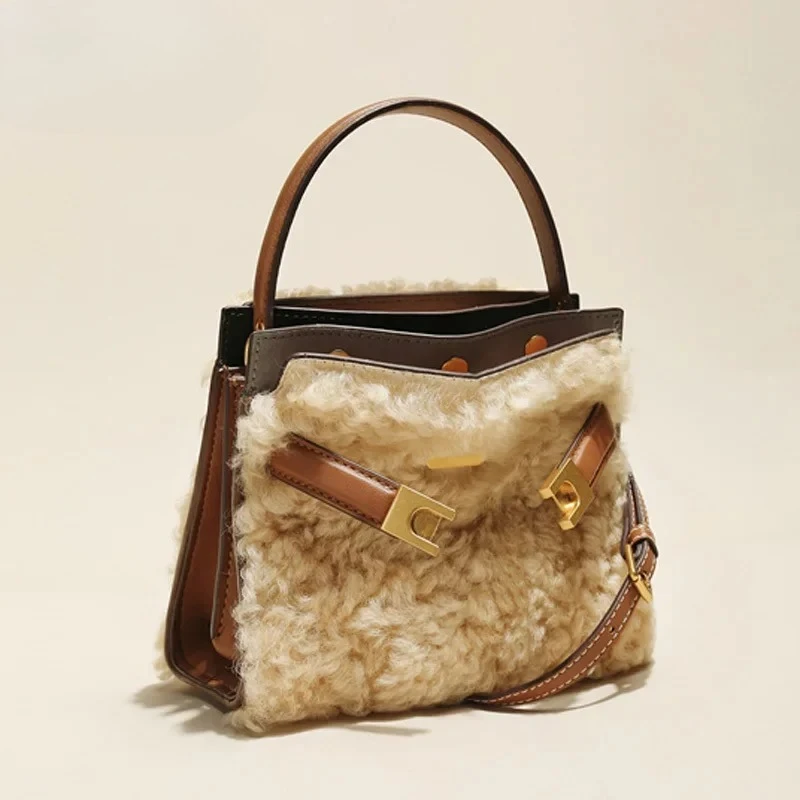 

2026 Winter Fashion Designer Women Handbag Fluffy Wool Fur Tote Lambswool Real Leather Flap Bag Small Female Shoulder Bag Kakhi
