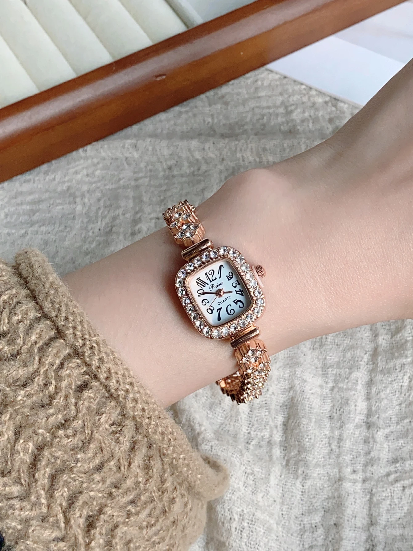 Minimalist Niche Women\'s Quartz Wrist Watches Small Dial Fashionable Exquisite Quartz Watch for Women