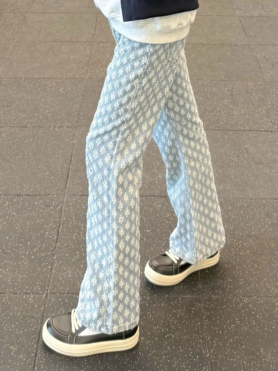 

Светло-голубые мужские джинсы с вышивкой и принтом, с высокой талией, прямые, расклешенные, повседневные, в уличном стиле