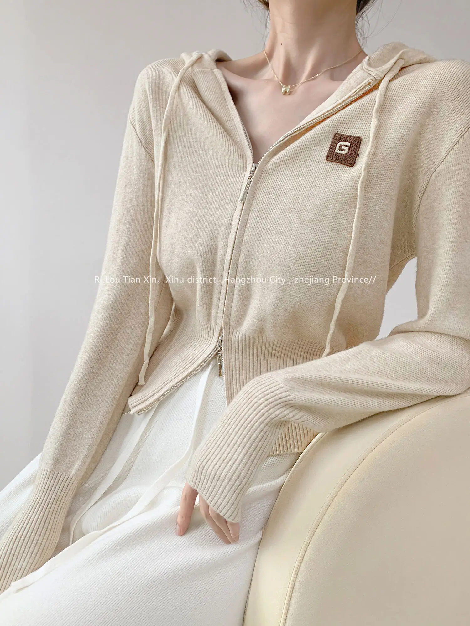 

Korean Version Double Zipper Long Sleeved Hooded Knitted Cardigan Women Autumn New Design Sense Niche Spicy Girl Short Top F090