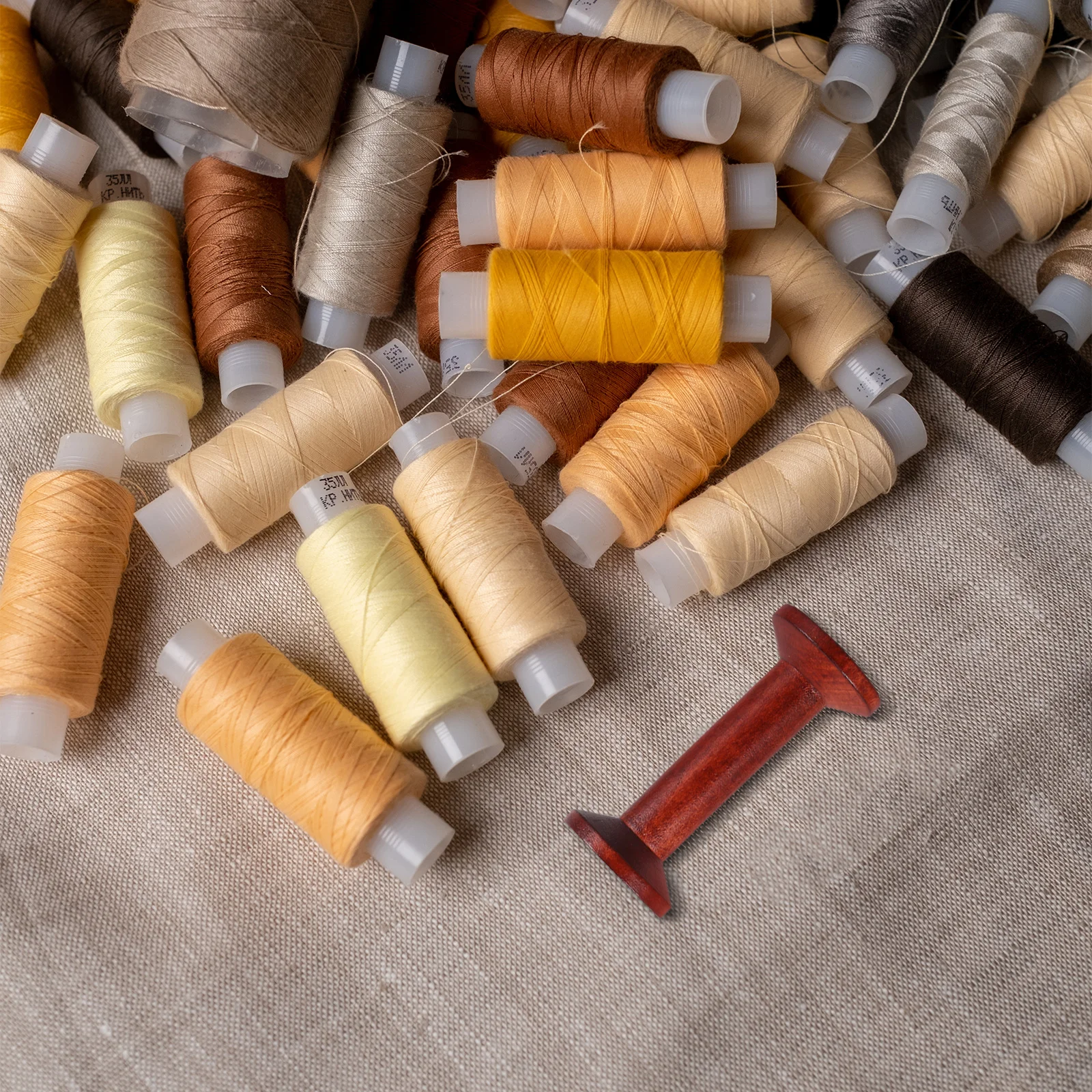 

6Pcs Retro Wooden Thread Spools Sewing Storage Organizer Household Thread Holder Yarn Weaving Bobbins for Crafts