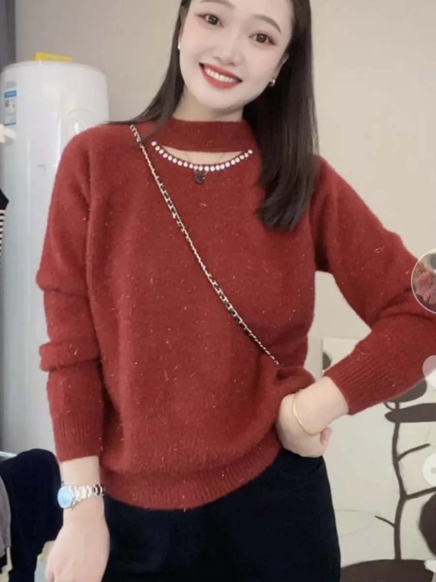 เสื้อสเวตเตอร์ถักลายฉลุสำหรับผู้หญิง ดีไซน์แฟชั่นฤดูใบไม้ร่วงและฤดูหนาว ช่วยลดอายุ สวมใส่เป็นเสื้อตัวในได้