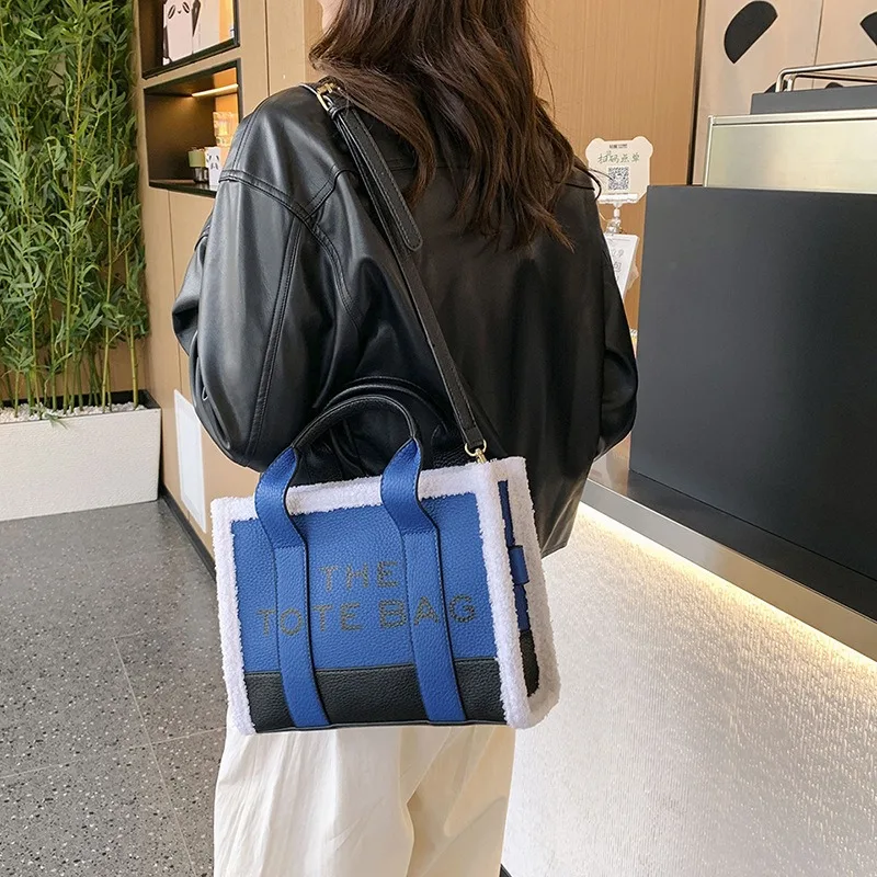 Bolsa tote feminina luxuosa em lote pequeno – bolsa de ombro crossbody grande com retalhos de pele de cordeiro e design em bloco de cores