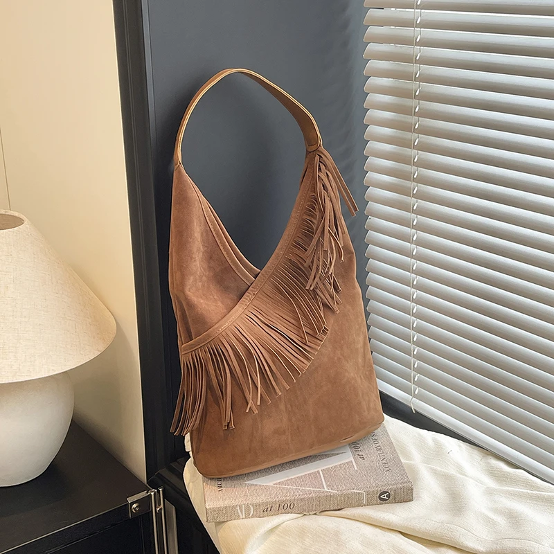 

Deerskin Fleece Shoulder Bag Fashionable Fringed Design Versatile Daily Commuter Tote Bag