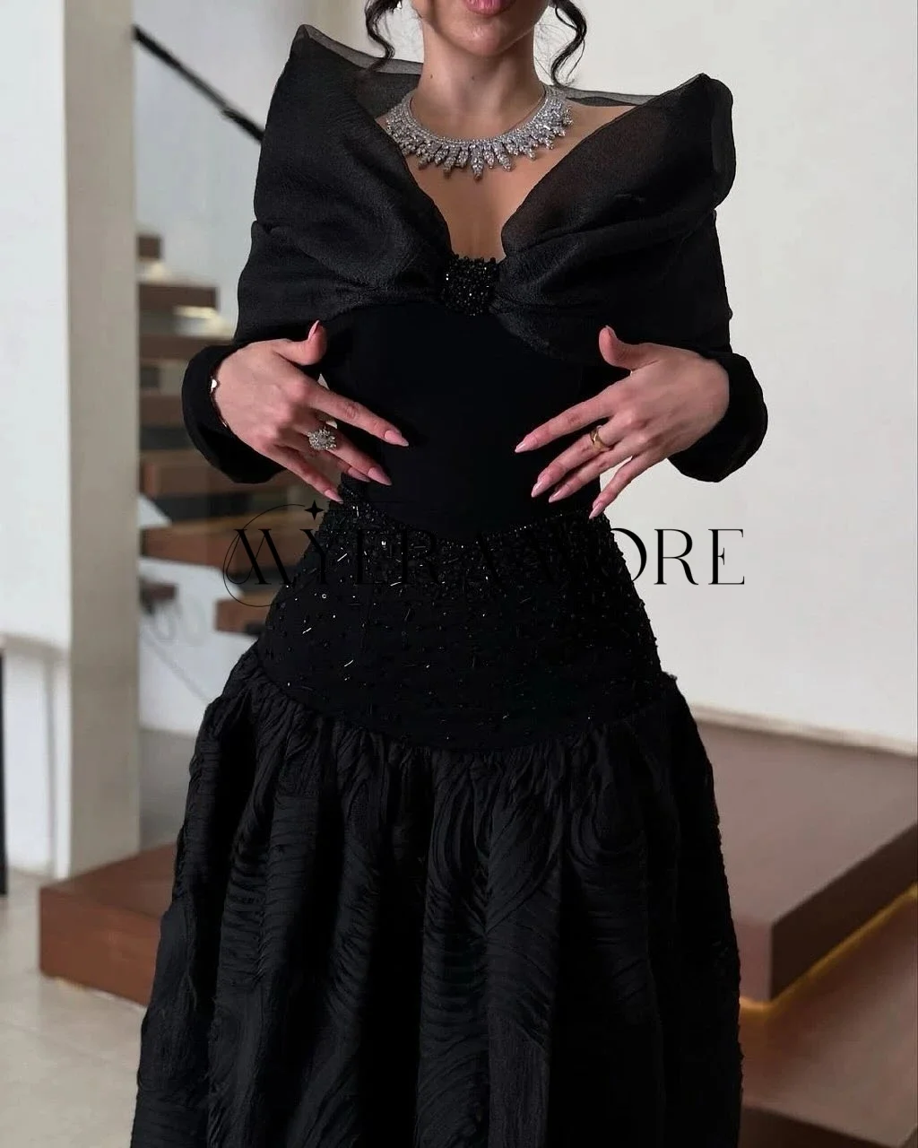 ชุดราตรีคุณภาพสูงแบบเปิดไหล่ สีดำ ทรงเอ แขนยาว ประดับลูกปัด ชุดราตรีงานพรอม สามารถสั่งตัดได้