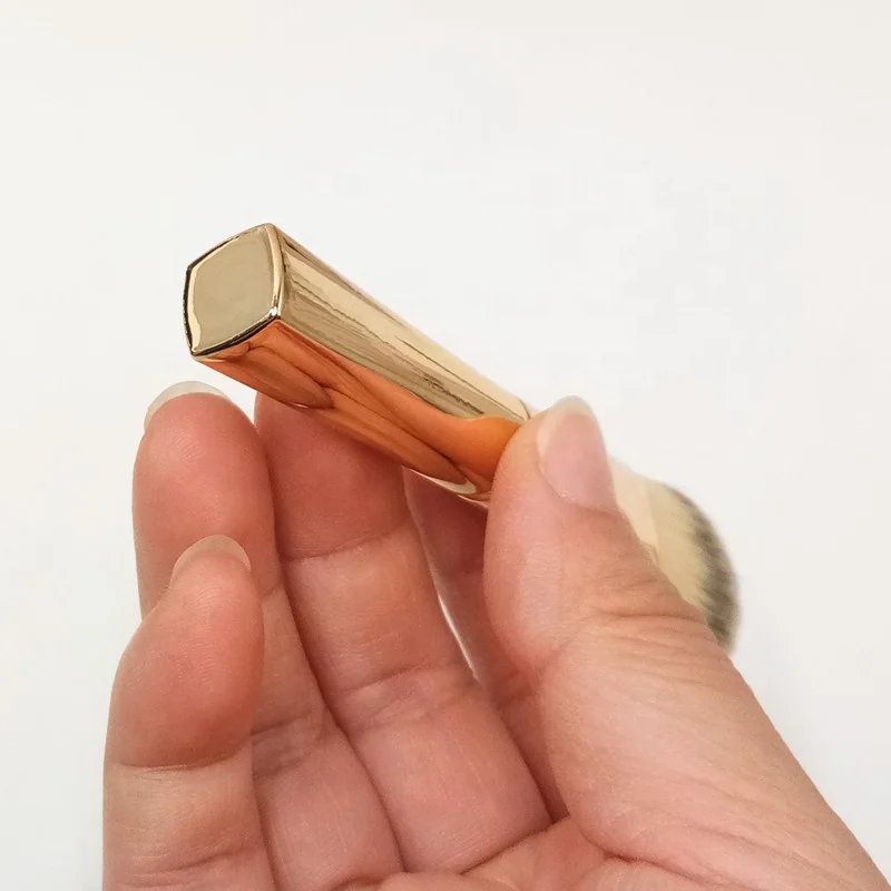 Reisformaat gezichtsborstel Nieuwe beeldhouwende gouden foundationborstel Mini foundationborstel met gouden handvat