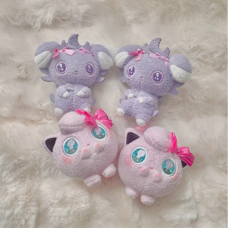 

PokéMon Plush Keychain Cute Soft Doll Mimikyu Teddiursa Jigglypuff Espurr Bag Charm Keychian Collectible Toy Kawaii Figures