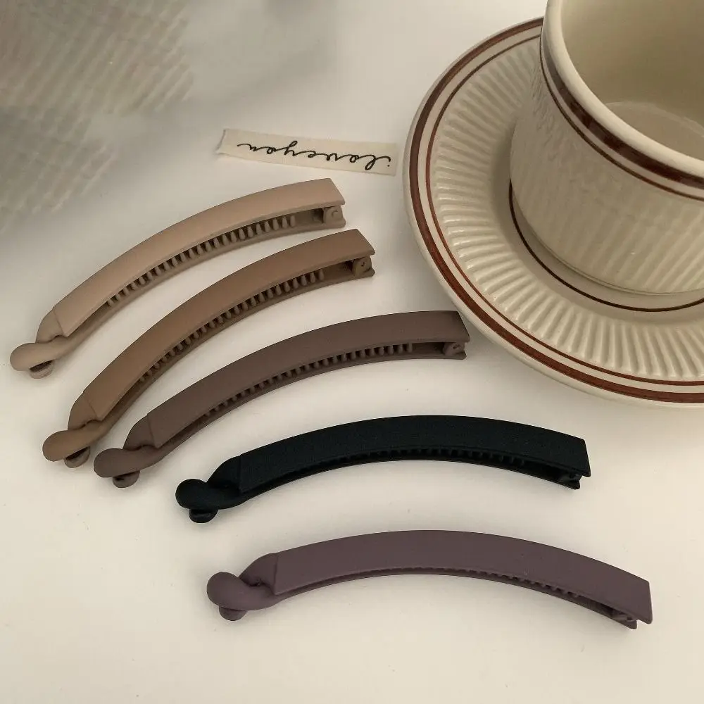 

Матовый пластиковый зажим в виде банана, повседневная женская заколка для волос для девочек, держатель для конского хвоста