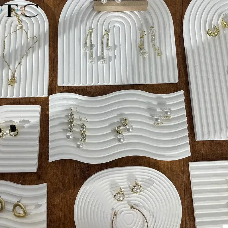 White Creative Wavy Pattern Jewelry Display Tray Ring Stud Earrings Necklace Pendant Storage and Display Plate