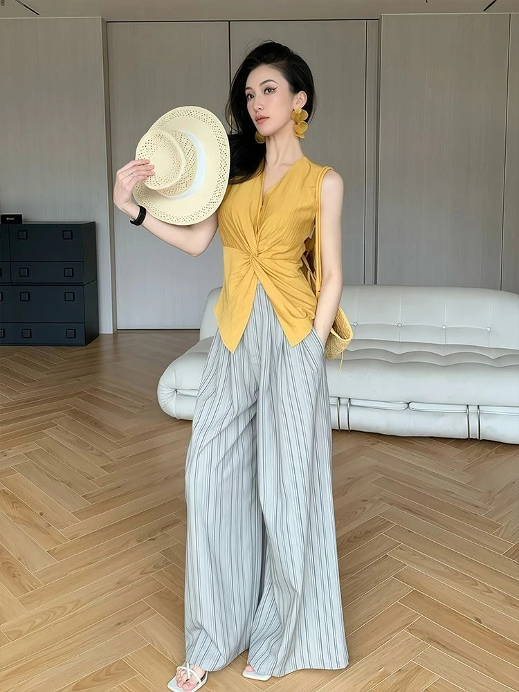 

Women’s Summer Sleeveless Crop Top Twist Front V Neck Shirt Style Camisole Slim Fit Bodycon Design Short Length Casual Outfits​