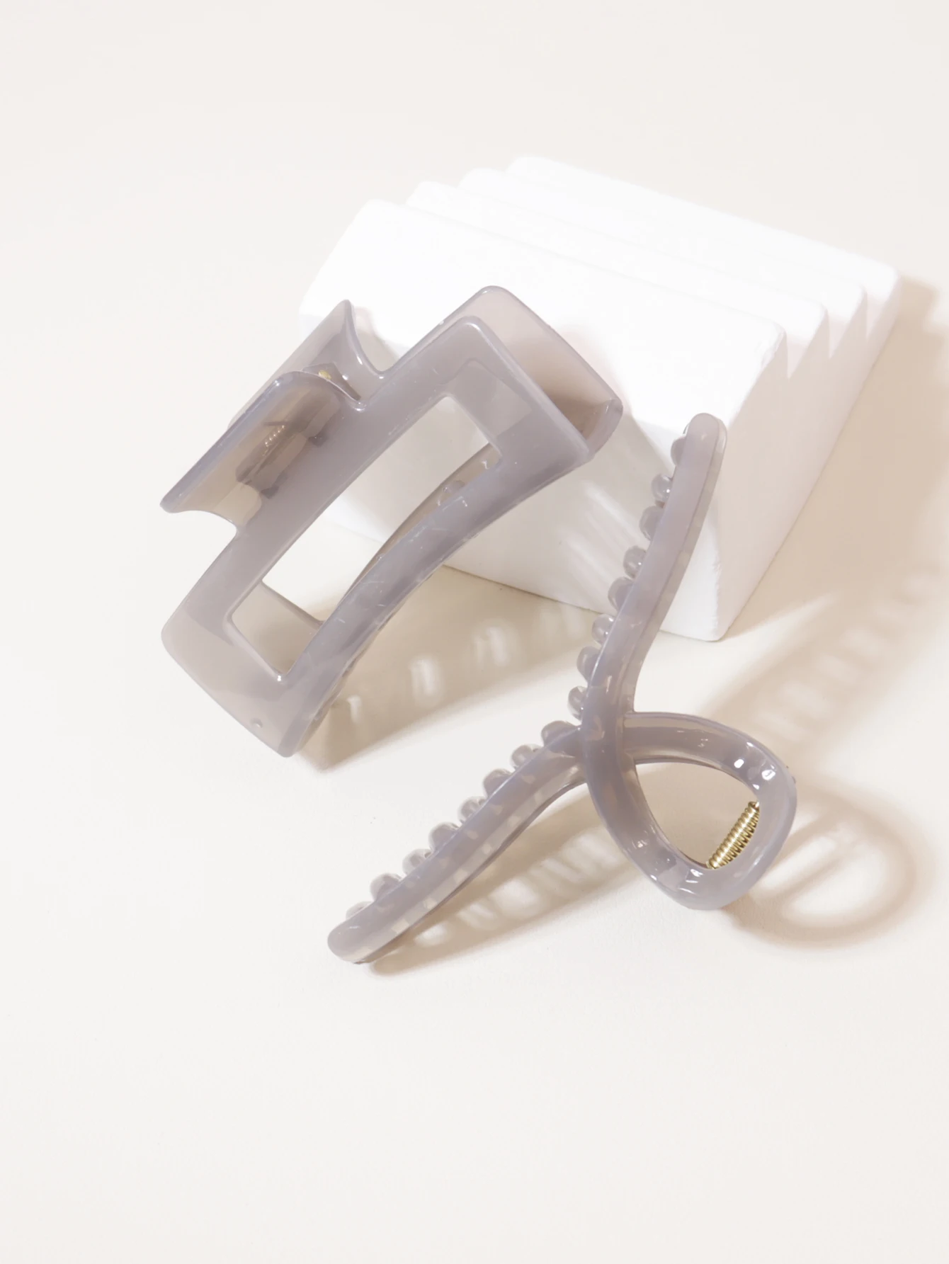 

2pcs retro Korean style fashionable and minimalist shark hair clip for women's hair accessories Special for real hair wigs