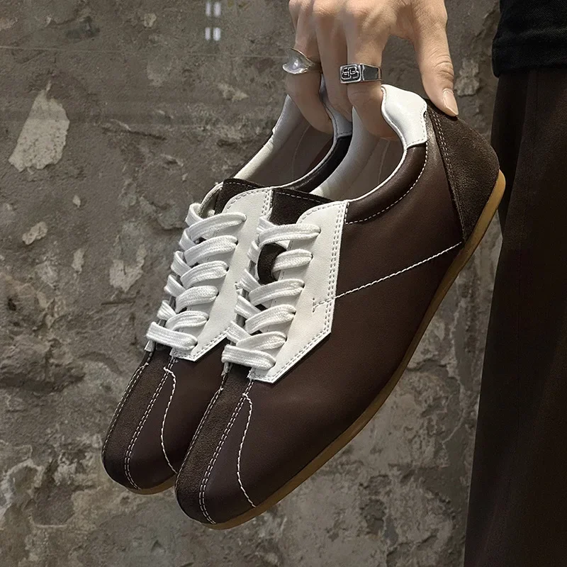 

Classic British Style Casual Shoes Lightweight Comfortable Running And Hiking Sneakers Flat Heel Low Top Polyurethane Insole