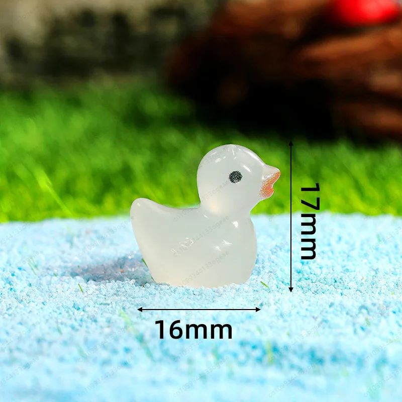 Random color, one product, moss duckling resin luminous yellow duck