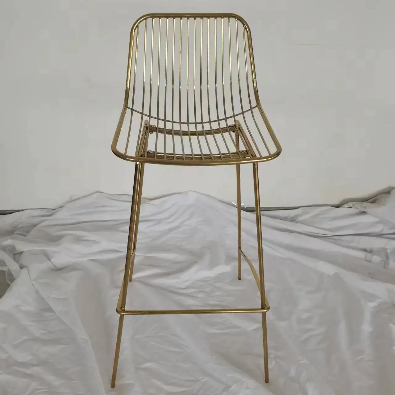 

Nice Price Wholesale Modern Metal Gold Color Wire Bar Chair Dinning Hotel Counter