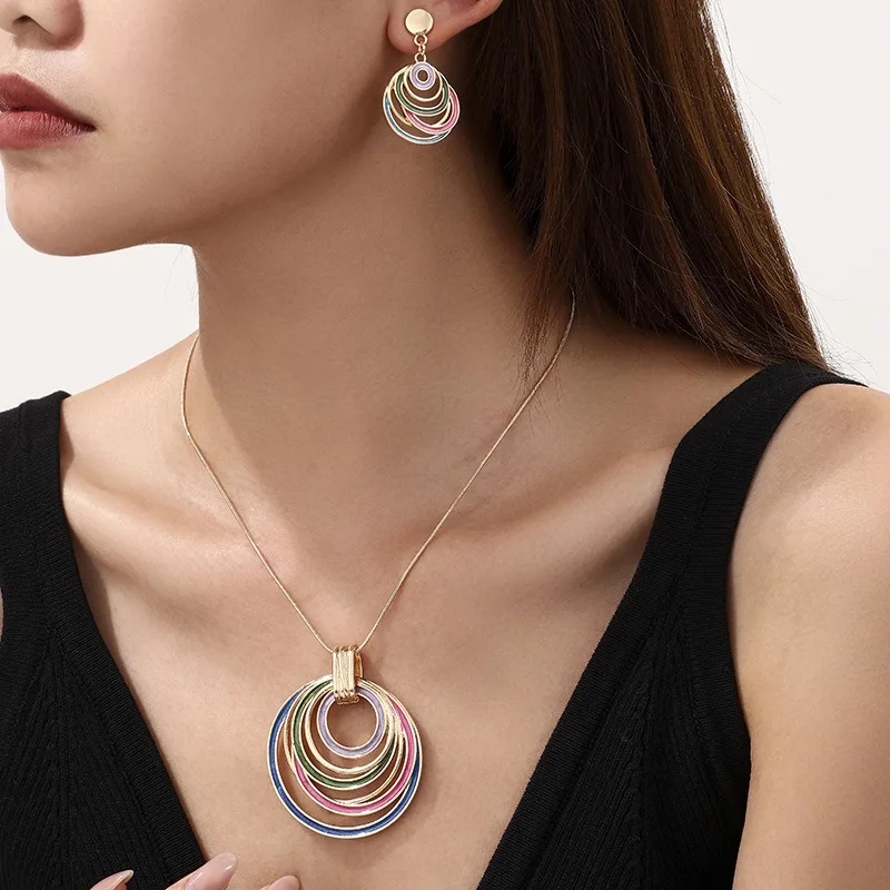 أزياء، شخصية، مكانة، أقراط متدلية على شكل دائرة مجوفة من المينا الإبداعية، مجموعة نسائية #1