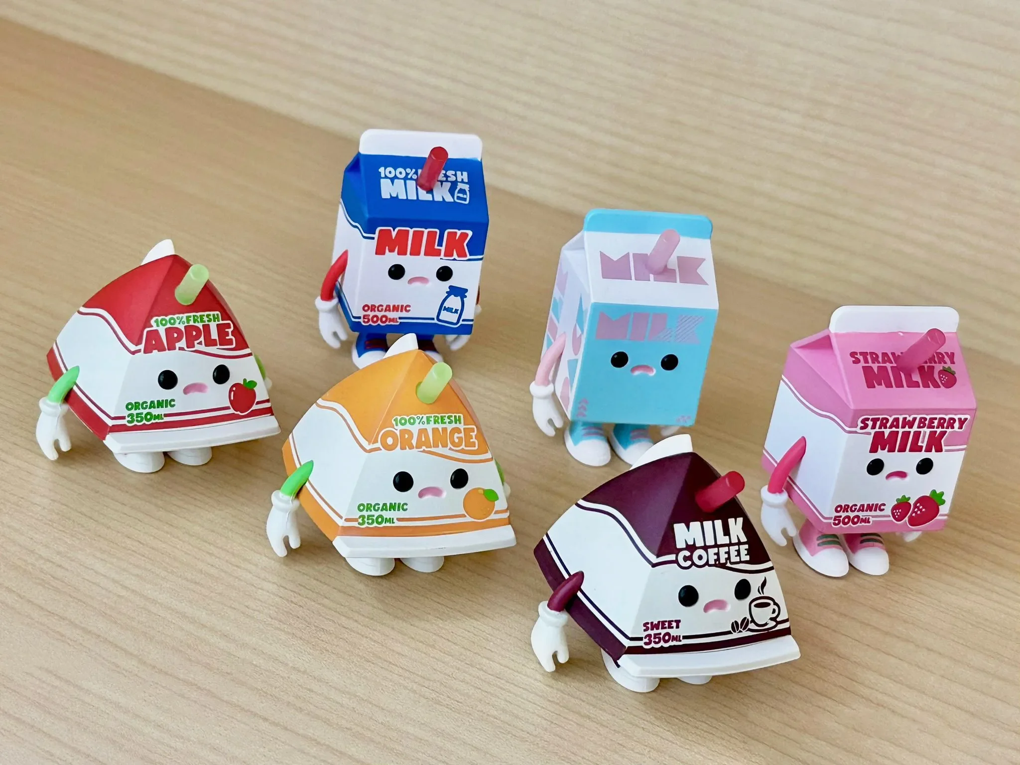 Qualia capsule toys Juice Box Boy Stand Figure kawaii MUUKTOY round eyes straw apple strawberry coffee milk square pack figures