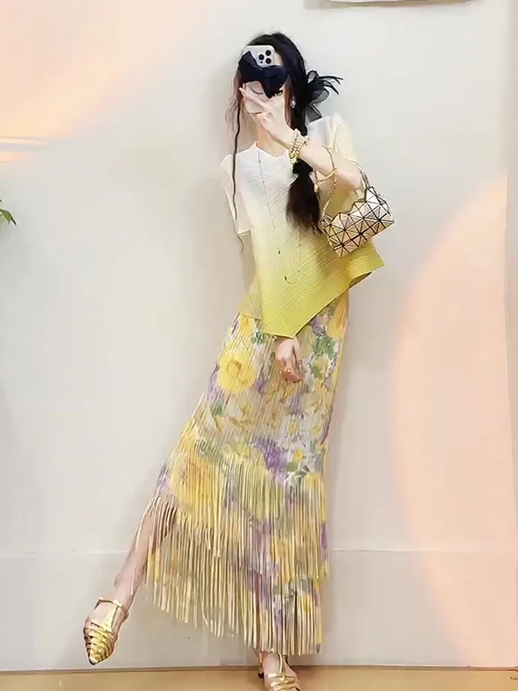

Three-piece Set Gradient Yellow Top Tassel Skirt Pleated Beautiful Summer Fashion Ensemble Women's Polyester Short Sleeve rou...