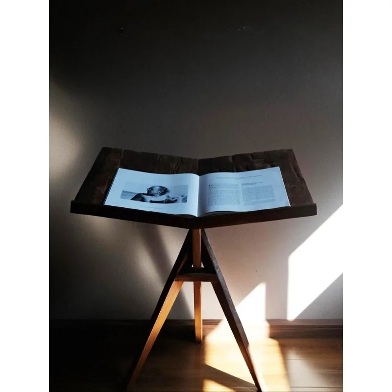 Medium and Retro Solid Wood Newspapers and Magazines Reading Bookshelf Display Floor-to-ceiling Painting Album Art Table