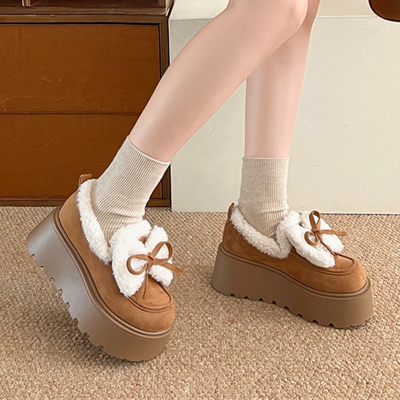 القوس الفراء أحذية خفيفة بدون كعب النساء الشقق منصة أحذية قطنية دافئة حذاء رياضي غير رسمي 2025 الشتاء الاتجاه قصيرة أفخم المشي Zapatos