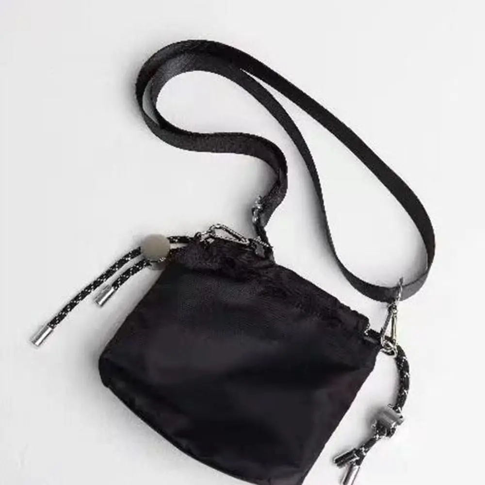 Nylon Zwarte Emmertas Met Trekkoord Eenvoudige Luxe Draagbare Ins Schoudertas Koreaanse Stijl Mode Crossbody Buitenshuis