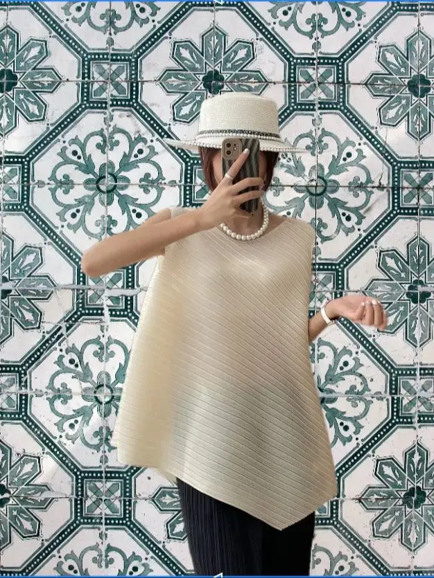 

Miyake Summer New Women's Clothing Short-sleeved Fashion Pleated Temperament Beveled Irregular Pleated Sleeveless T-shirt Vest