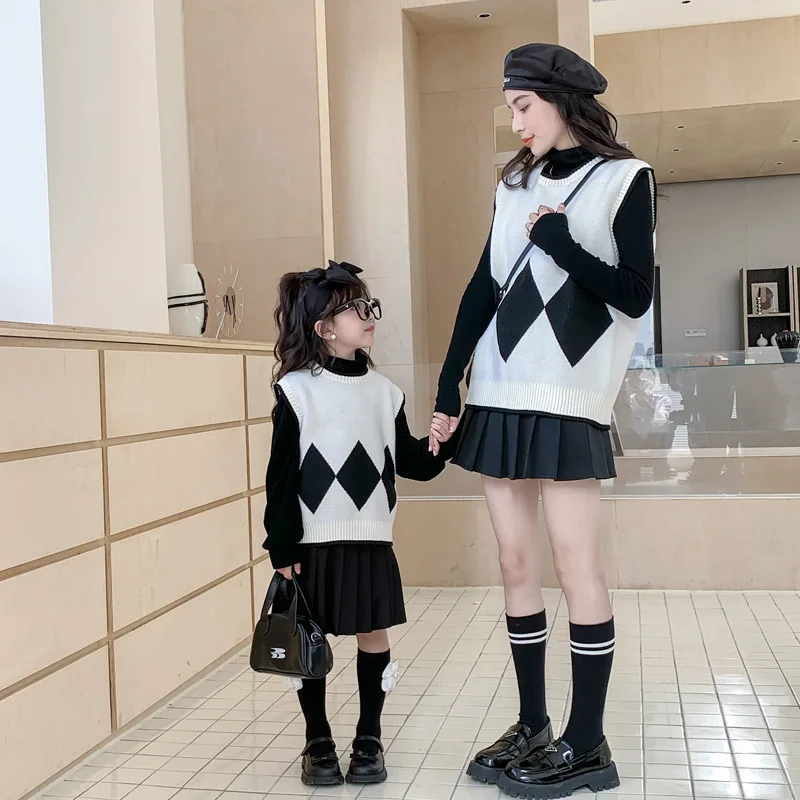 

Mommy Daughter Matching Sweaters Mom And Baby Boy Knitwear Top Women's Christmas Sleeveless Knitted Sweater Kids Girls Knit Vest