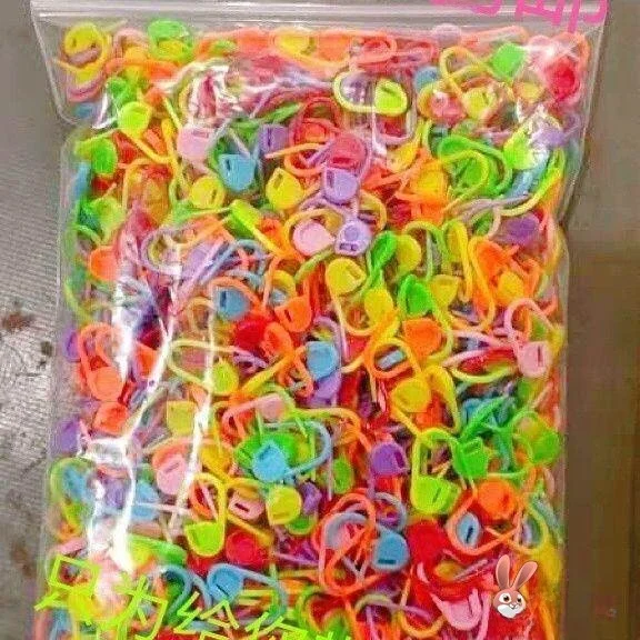 

Пластиковая пряжка-фиксатор для вязания, маленькая пряжка для свитера, крючок для пряжи, инструмент для ручного вязания, швейные принадлежности для домашнего текстиля