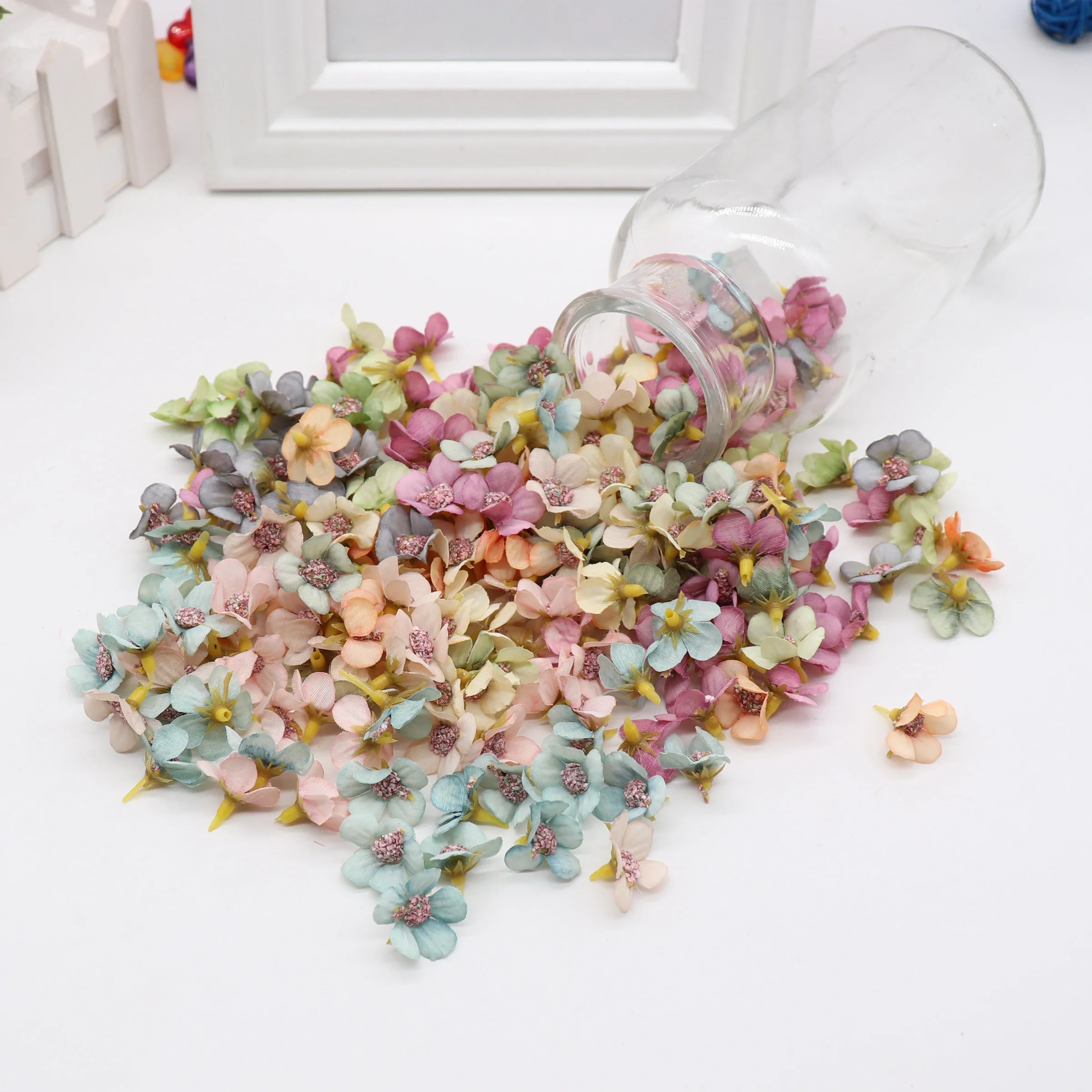 50Pcs 2cm Multicolor Daisy Flower Heads Mini Silk Artificial Flowers for Wreath Scrapbooking Home Wedding Decoration