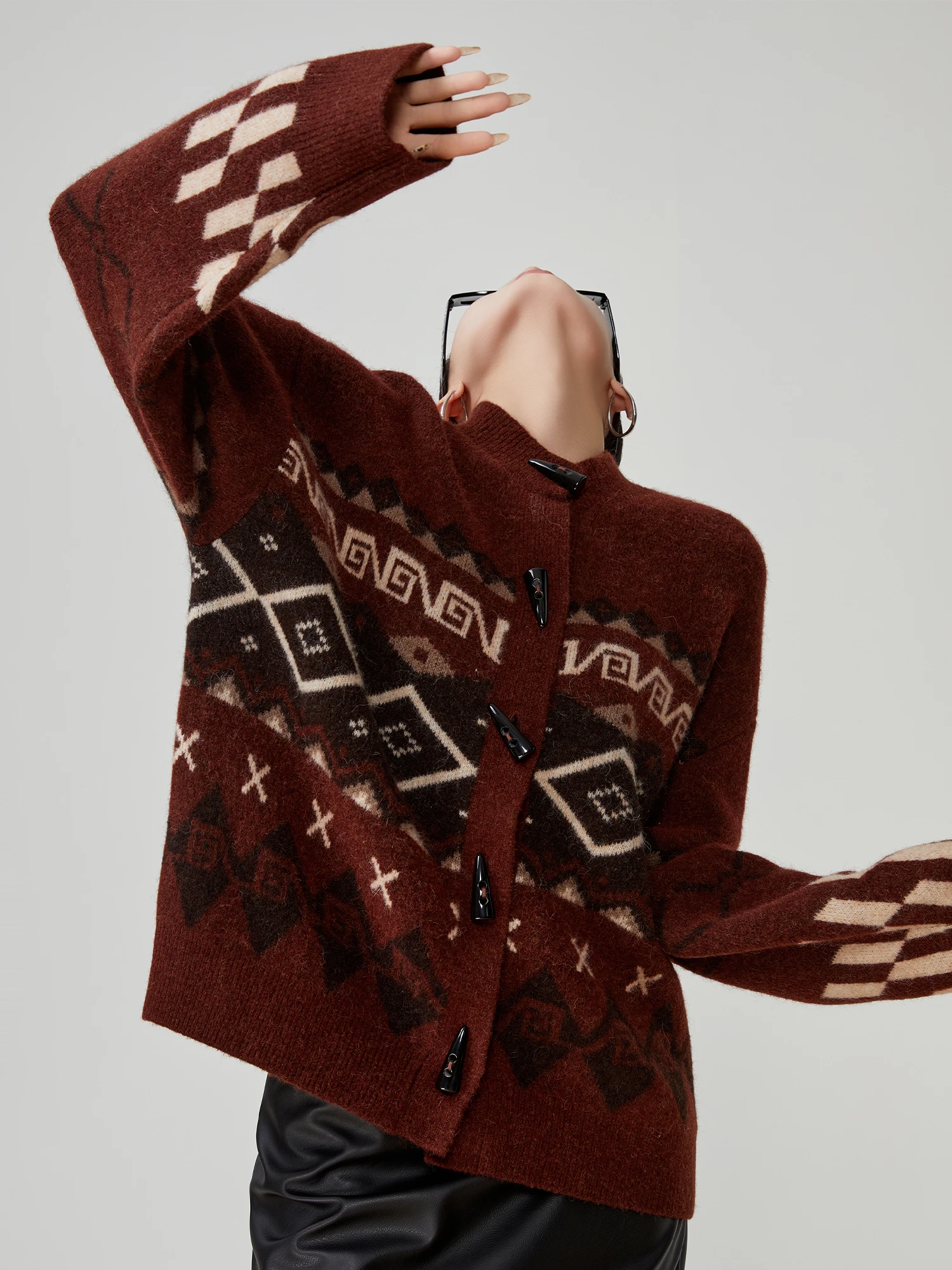 

Женский вязаный свитер-кардиган в стиле ретро Fair Isle, красный, с круглым вырезом, весна 2025, повседневный, свободный крой, длинный рукав, геометрический узор