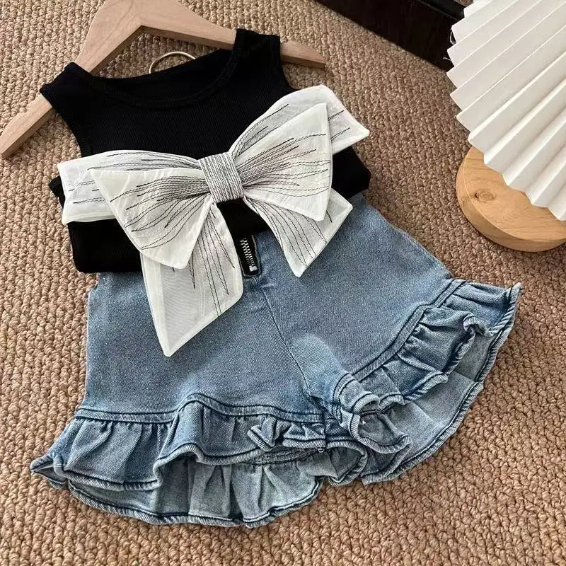 

Girl Baby Summer Sweet Set 2025 New Fashionable Girl Black Big Bow Vest Shorts Two Piece Set