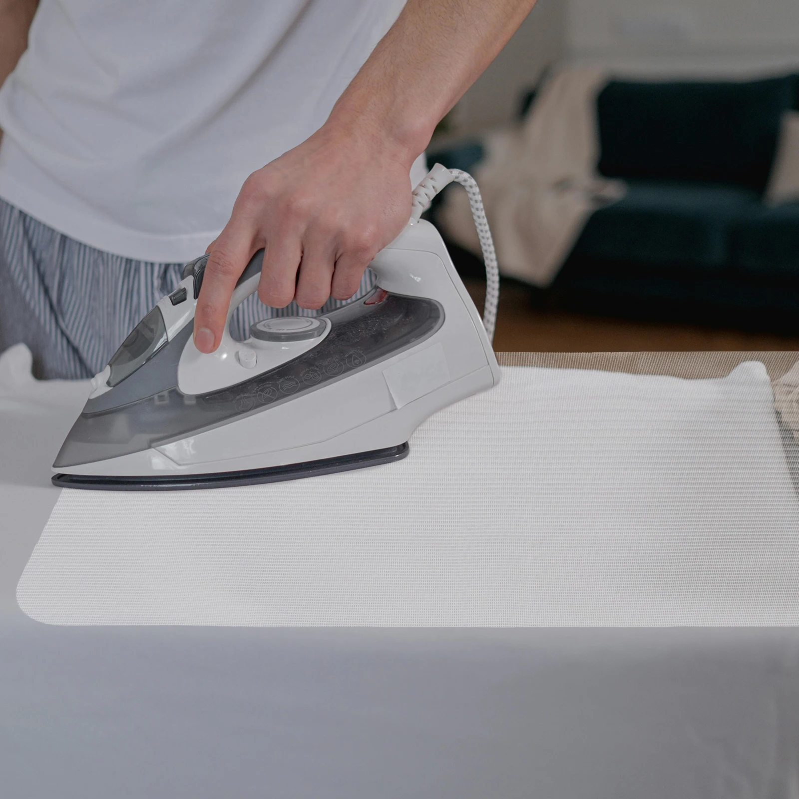 

6pcs Heat Resistant Mat Garment Protection Pad High Temperature Insulation Non-Stick Surface Easy Clean Portable Garment Ironing