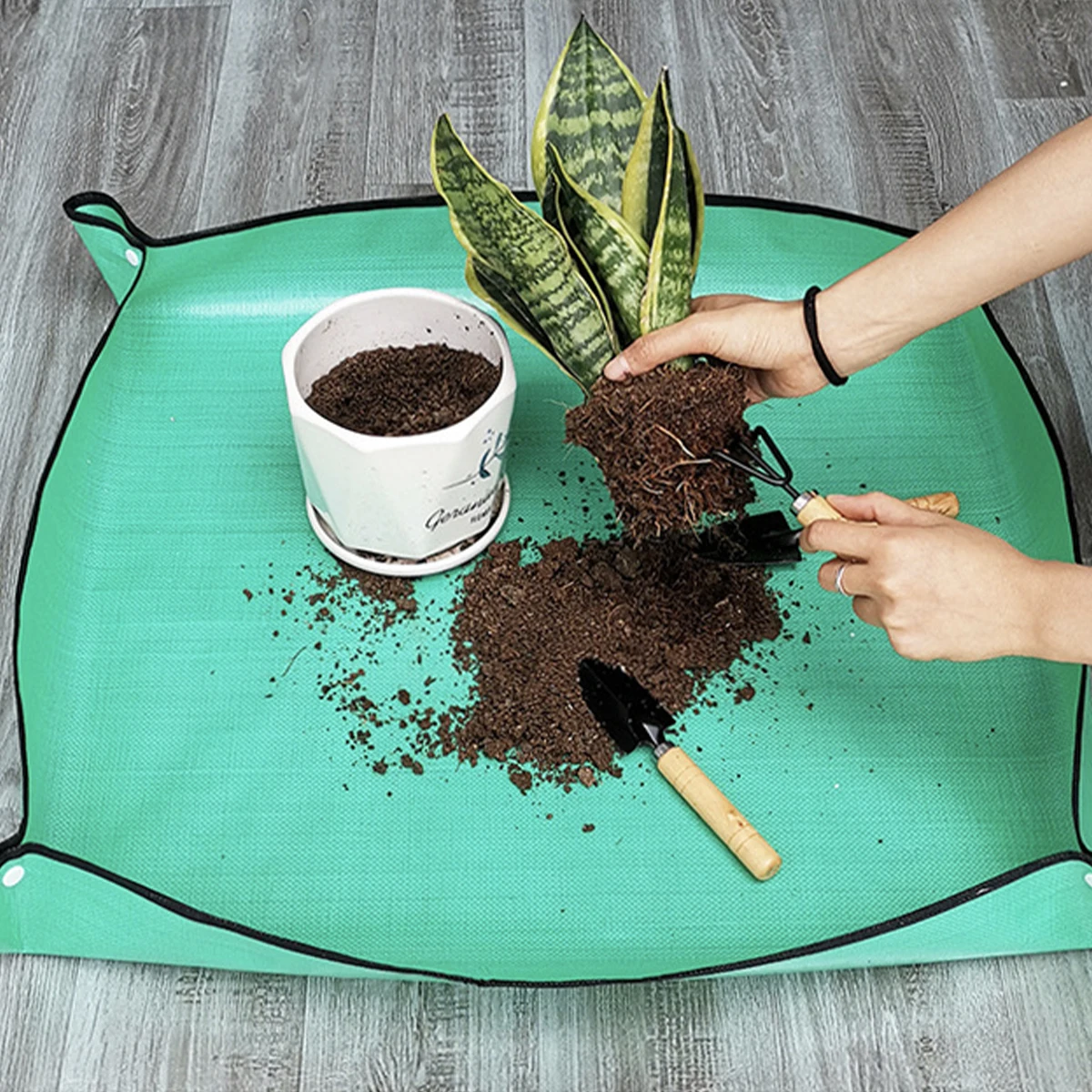 

Plant Regeneration Mat Gardening Mat PE Transplanting Plant Waterproof Square Plant Potting Mat Thicken Foldable Garden Accessor